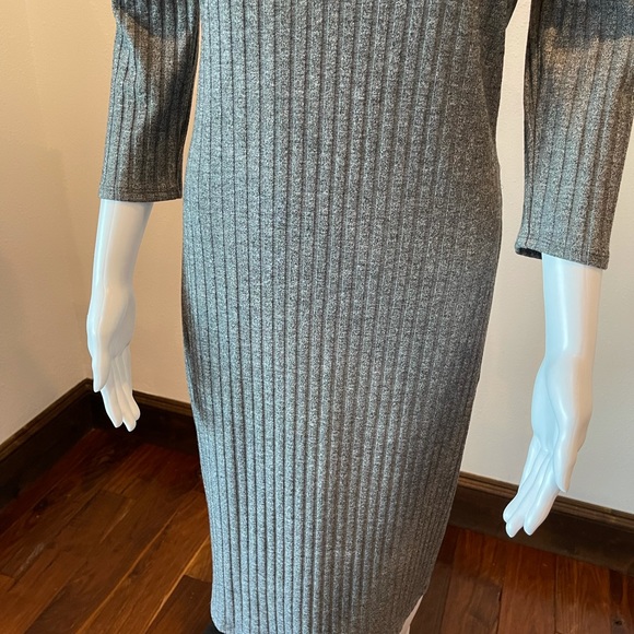 👜WHBM Gray Fitted Sheath Dress with Keyholes - Picture 2 of 6